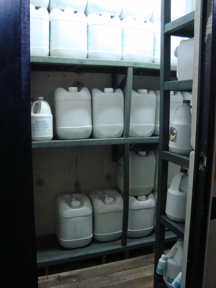 2 4 estanterias racks y gabinetes