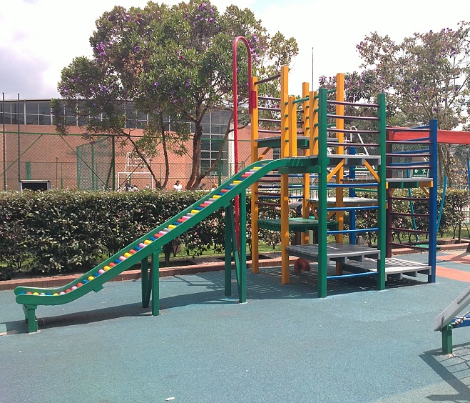 parques y juegos infantiles en plastico