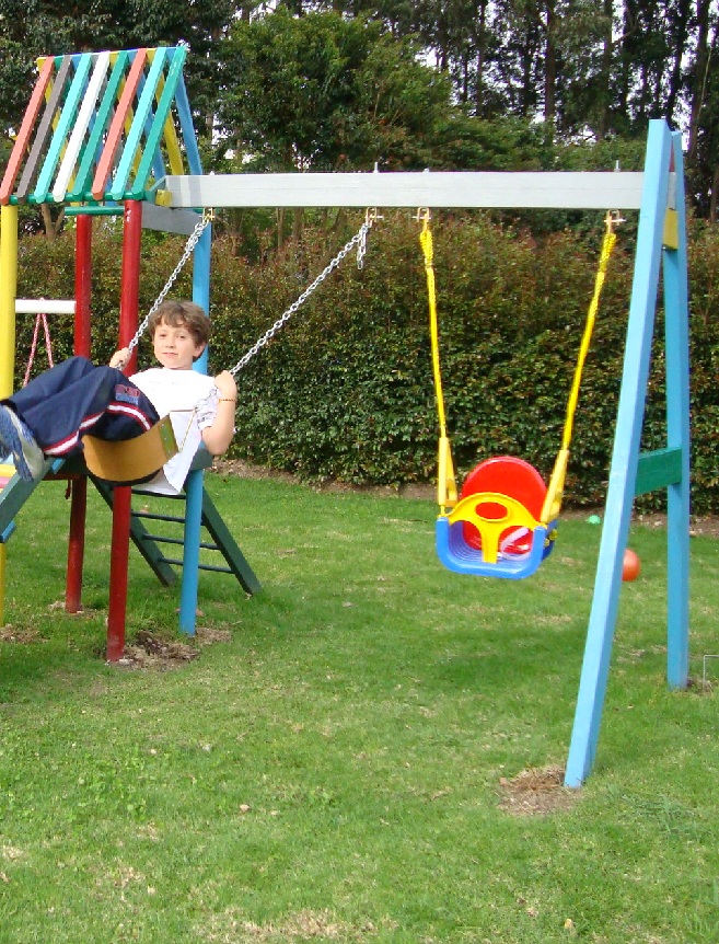 columpios infantiles exterior