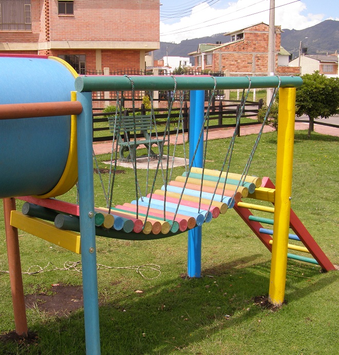 parques y juegos infantiles en plastico